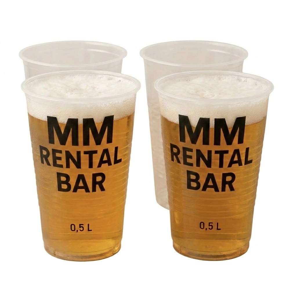 MM Rental Bar branded plastik ølkrus på 0,5 L fyldt med øl